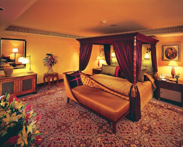 • প্রেসিডেন্সিয়াল স্যুট বেডরুম ৷ (Image: ITC Hotels)