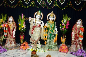 শ্রীকৃষ্ণ ও শ্রীরাধার বিয়ে হয়েছিল ! তাঁদের আসল সম্পর্কই বা কী ছিল ? শ্রীকৃষ্ণ ও শ্রীরাধার বিয়ে হয়েছিল ! তাঁদের আসল সম্পর্কই বা কী ছিল ?