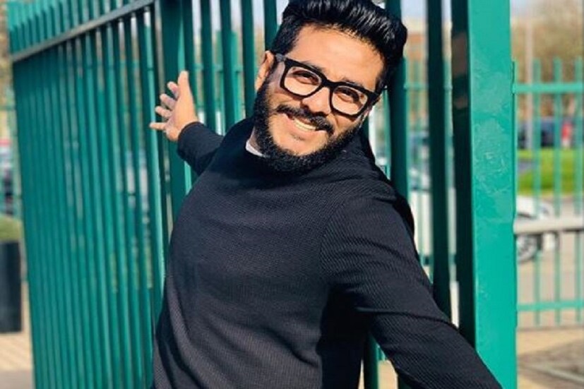  চিরদিনই তুমি যে আমার... বাংলা ছবিতে জমিয়ে এন্ট্রি নিলেন নতুন পরিচালক রাজ চক্রবর্তী ৷ ছবি বক্স অফিসে বাম্পার হিট ৷ তারপর তো একের পর এক ‘চ্যালেঞ্জ’ নিয়ে রাজ ঝুলিতে ভরে ফেললেন হিটের পর হিট৷ অনেকে তো মনে করতে শুরু করলেন, পর পর হিট দিয়ে রাজ সব্বাইকে ‘শত্রু’ বানিয়ে ফেলছেন ! 