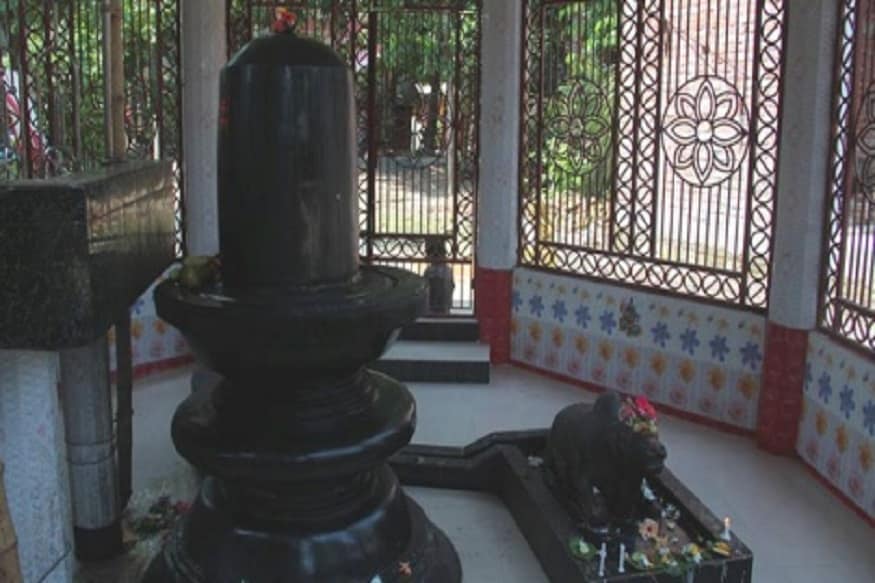 তবে একের বেশি যদি শিবলিঙ্গ প্রতিষ্ঠা না করাই ভাল তবে ঠাকুর গরে তিনটি শিবলিঙ্গ প্রতিষ্ঠিত হতেই পারে ৷ ছবি সংগৃহীত ৷ তবে একের বেশি যদি শিবলিঙ্গ প্রতিষ্ঠা না করাই ভাল তবে ঠাকুর গরে তিনটি শিবলিঙ্গ প্রতিষ্ঠিত হতেই পারে ৷ ছবি সংগৃহীত ৷