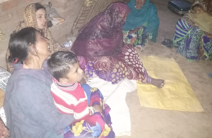 শ্যাম পরিবারে শোকের ছায়া ৷ সারা পরিবারের কাছে সান্ত্বনা একটা বাড়ির ছেলে দেশের সেবা করতে গিয়েছে ৷ 