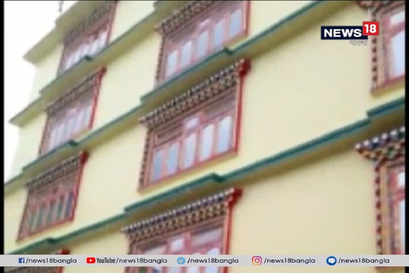 তবে, তাপমাত্রার পারদ কমলেও বৃষ্টির পূর্বাভাস নেই ৷ আগামী কয়েকদিন আকাশ মেঘলা থাকবে দক্ষিণবঙ্গে ৷ অন্যদিকে, উত্তরবঙ্গের পাঁচ জেলাতে রয়েছে বৃষ্টির সম্ভাবনা ৷ 