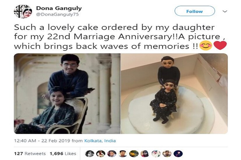 আর বাবা-মায়ের বিবাহবার্ষিকীতে এক বিশেষ উপহার দিলেন মেয়ে সানা ৷ সৌরভ-ডোনার একটা ছবির আদলে কেকের ডিজাইন করিয়েছিল সে ৷ এই দেখে আনন্দ সেই কেকের ছবি পোস্ট করলেন ডোনা ৷ তিনিও জানালেন সানার এই কীর্তি অনেক পুরনো কথা মনে করিয়ে দিচ্ছে ৷ Photo Collected 