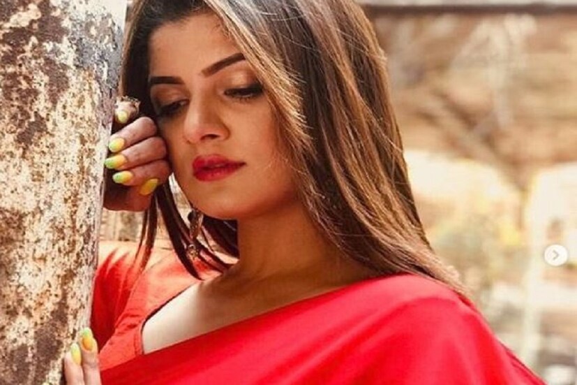 শ্রাবন্তী চট্টোপাধ্যায় ৷ বাংলা ইন্ডাস্ট্রির অন্যতম জনপ্রিয় নায়িকা ৷ অভিনয় করেন দাপটের সঙ্গে ৷ বাণিজ্যিক ছবি হোক বা ভিন্ন ধারার, সবেতেই তিনি সমান সাবলীল ৷ Photo Courtesy: Instagram 