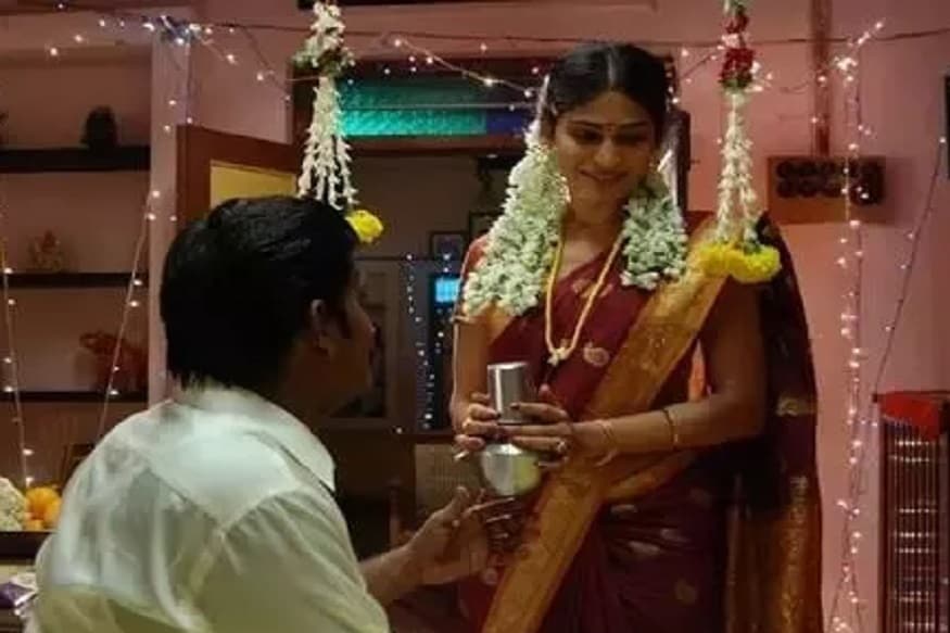 • তবে নবদম্পতি ফুলশয্যার ঘরে যাওয়ার আগে হিন্দু বিয়েতে একটি আচার পালন করা হয় ৷ অনেকেই হয়তো ভাবেন এই সমস্ত আচার সবটাই কুসংস্কার বা চিরাচরিত রীতি ৷ কিন্তু না ৷ বেশিরভাগ নিয়মের পিছনেই রয়েছে সঙ্গত বৈজ্ঞানিক যুক্তি ৷ প্রতীকী চিত্র ৷ • তবে নবদম্পতি ফুলশয্যার ঘরে যাওয়ার আগে হিন্দু বিয়েতে একটি আচার পালন করা হয় ৷ অনেকেই হয়তো ভাবেন এই সমস্ত আচার সবটাই কুসংস্কার বা চিরাচরিত রীতি ৷ কিন্তু না ৷ বেশিরভাগ নিয়মের পিছনেই রয়েছে সঙ্গত বৈজ্ঞানিক যুক্তি ৷ প্রতীকী চিত্র ৷