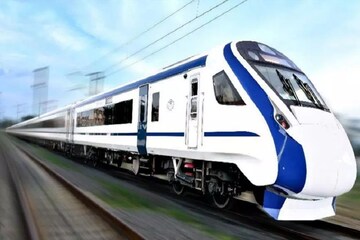 Train 18:  প্রথম মেক ইন ইন্ডিয়া, দ্রুততম ‘বন্দে ভারত এক্সপ্রেস’ উদ্বোধনে রেলমন্ত্রী
