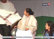 বাড়ছে কেন্দ্র-রাজ্য সংঘাত, সিবিআইয়ের হানার প্রতিবাদে দানা বাঁধছে বিক্ষোভ বাড়ছে কেন্দ্র-রাজ্য সংঘাত, সিবিআইয়ের হানার প্রতিবাদে দানা বাঁধছে বিক্ষোভ