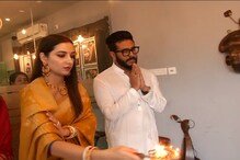 মাতৃ বন্দনায় রাজ-শুভশ্রী মাতৃ বন্দনায় রাজ-শুভশ্রী