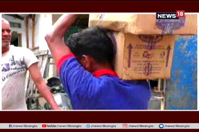 বাইরে থেকে দেখতে আসল। কিন্তু ভিতরে কি? নামী ব্র্যান্ডের লোগো দেখে বোঝার উপায় নেই, ভিতরে নাকি ভরতি ভেজাল সুগন্ধি তেল । 