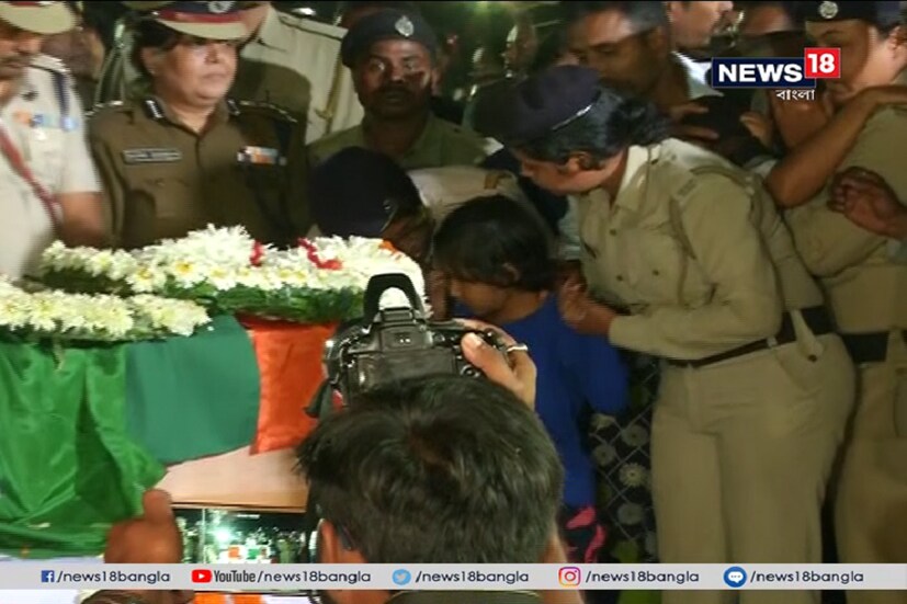 তবে এই যন্ত্রণার উপশম হবে কী করে ? সেই প্রশ্নের কোনও সদুত্তর নেই তবে স্বামীর অসম্পূর্ণ স্বপ্ন পূরণ করতে হবে এখন এটাই সব থেকে বড় কথা ৷