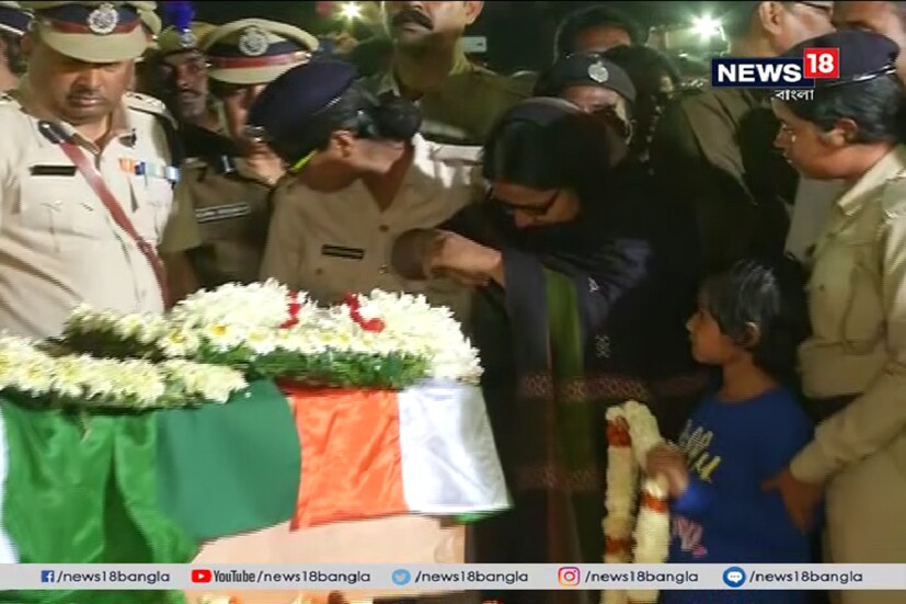 স্বামীর সঙ্গে কাটানো সুখ দুঃখের স্মৃতিই এখন তাঁর এগিয়ে যাওয়ার  পাথেয় ৷  