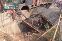 ভ্য়ানরিক্সায় ধাক্কা পণ্যবোঝাই ট্রাকের, ভ্যানচালক আহত ভ্য়ানরিক্সায় ধাক্কা পণ্যবোঝাই ট্রাকের, ভ্যানচালক আহত