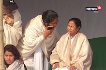 এখনও 'সত্যাগ্রহ' ধর্নায় মমতা, সঙ্গে তৃণমূল নেতৃত্ব এখনও 'সত্যাগ্রহ' ধর্নায় মমতা, সঙ্গে তৃণমূল নেতৃত্ব