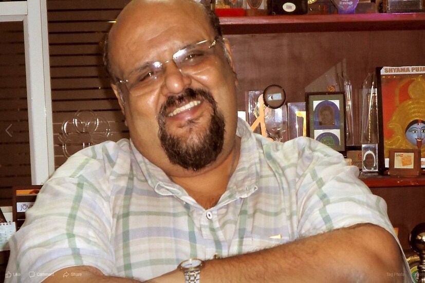 প্রয়াত সঙ্গীতশিল্পী প্রতীক চৌধুরী। শোকস্তব্ধ টলিউড, সঙ্গীতমহল! আত্মীয় পরিজন, কাছের বন্ধুরা এখনও বিশ্বাস করতে পারছেন না তাঁদের আদরের প্রতীক বা প্রতীক দা আর নেই!  Photo Source: Facebook