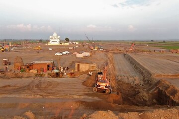 ভারত-পাক রাজনৈতিক দ্বন্দ্বের মধ্যেই চলছে কর্তারপুর করিডর নির্মাণের কাজ, ছবি প্রকাশ পাক প্রশাসনের ভারত-পাক রাজনৈতিক দ্বন্দ্বের মধ্যেই চলছে কর্তারপুর করিডর নির্মাণের কাজ, ছবি প্রকাশ পাক প্রশাসনের