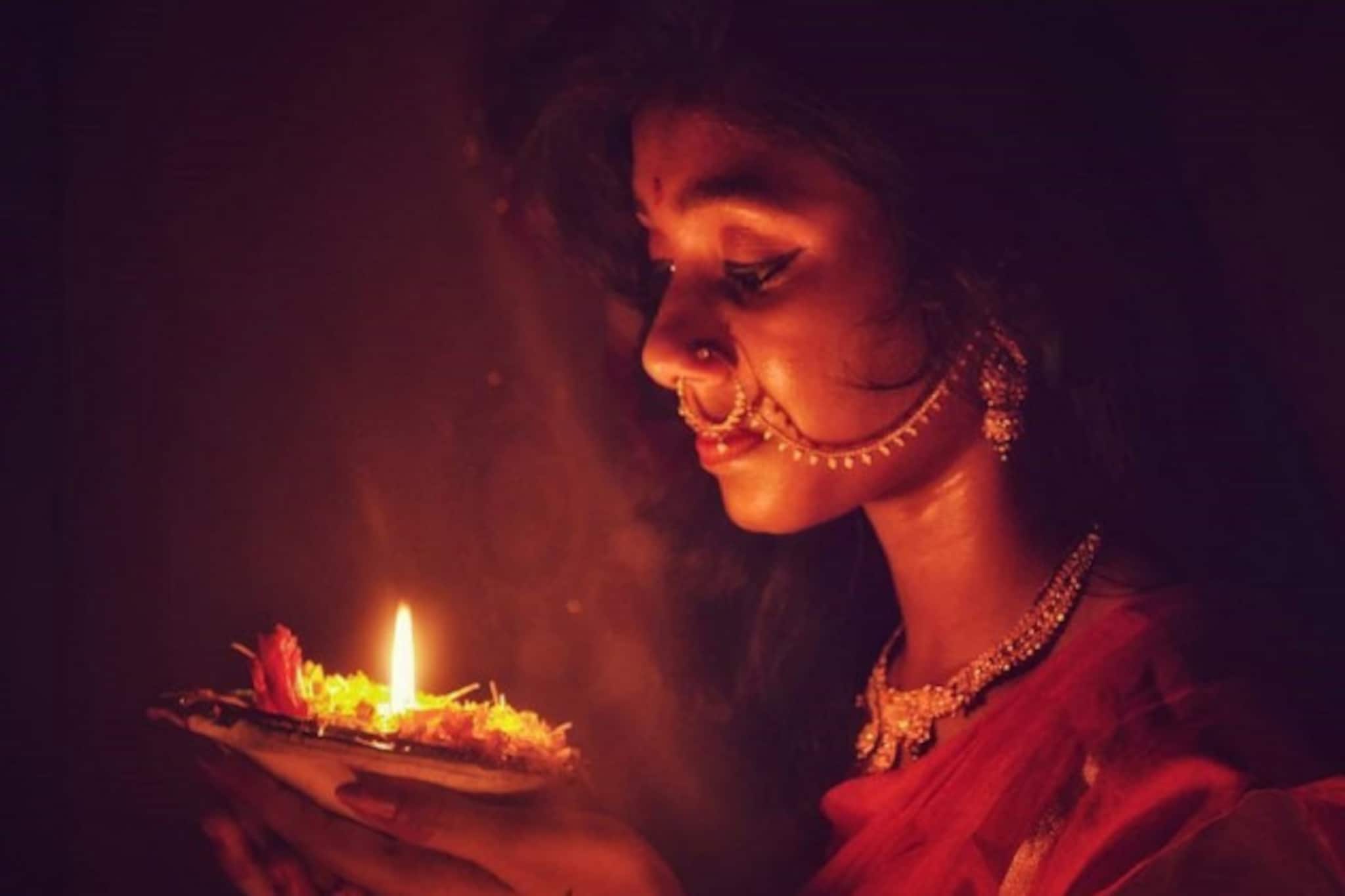 রবিবার সন্ধ্যায় এই স্থানে প্রদীপ জ্বালান, অভাব হবে না, টাকা আসবে ঝড়ের গতিতে