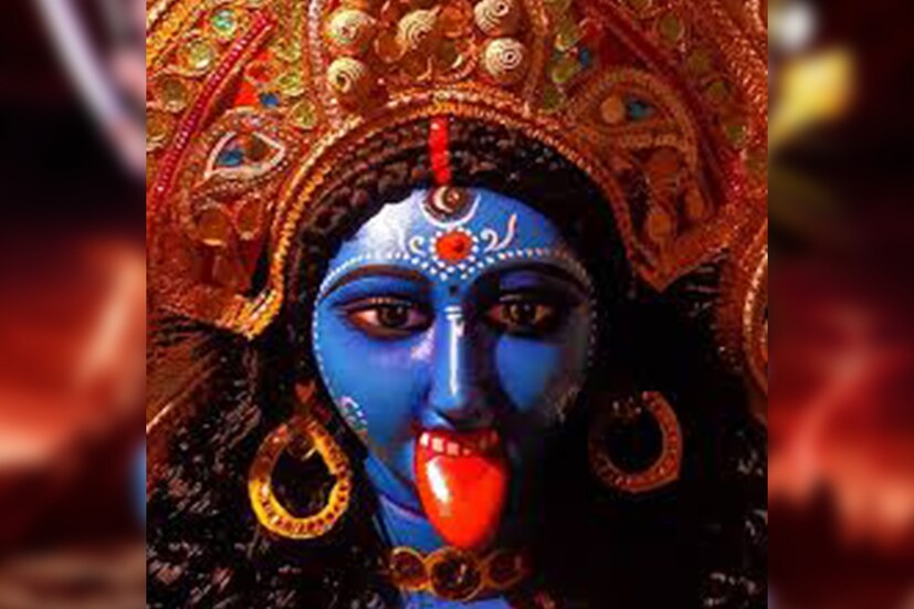 মা শ্যামাকে বলতে মা তুমি রক্ষা কর শক্তি দাও বুদ্ধি দাও, অজ্ঞাতার অন্ধকার থেকে চেতনার আলোতে নিয়ে যাও মা ৷ সুবুদ্ধি দাও তুমি ৷ ছবি সংগৃহীত ৷