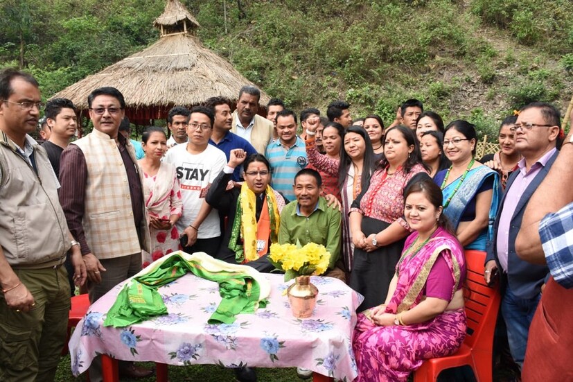 বিস্তার প্রচারে দেখা গিয়েছে তাঁর সমর্থকদেরও ।