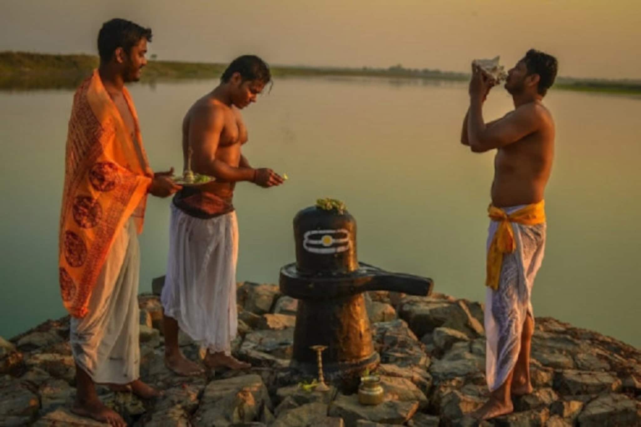 আজ ভাদ্রের প্রথম সোমবার, শুদ্ধচিত্তে পাঠ করুন দারিদ্র দহন শিবস্তোত্রং, অর্থের কো