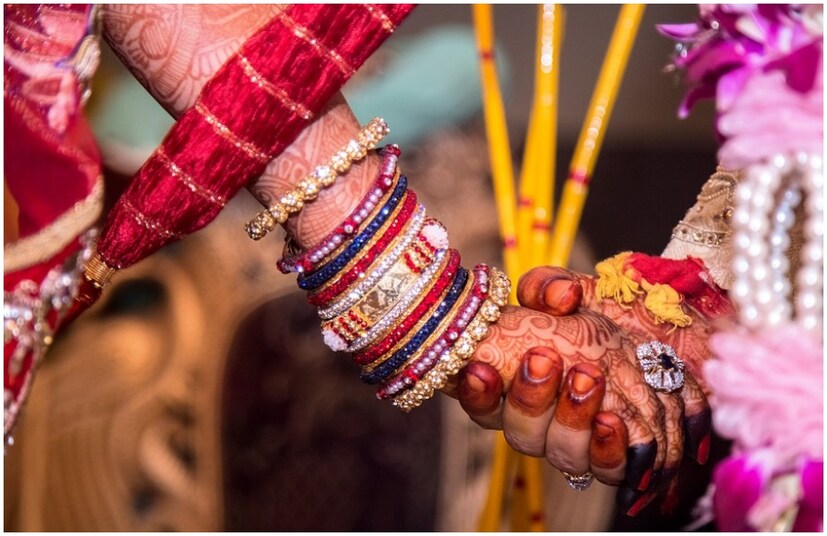 এই মাসে বিয়ে, পাকাদেখা, উপনয়ন, গৃহপ্রবেশের মত শুভ কাজ করা কখনই উচিৎ নয় ৷ গ্রহে ফেরে পড়ার সমূহ সম্ভাবনা থাকে ৷ 