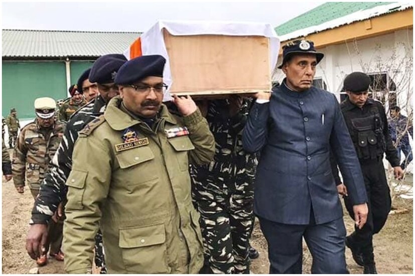 হামলার পর একাধিক কেন্দ্রীয় মন্ত্রী শ্রীনগরে গিয়েছিলেন । শ্রীনগরে লেফটেন্যান্ট জেনারেল রণবীর সিংয়ের সঙ্গে কফিন বয়েছিলেন স্বরাষ্ট্রমন্ত্রী রাজনাথ সিং । 