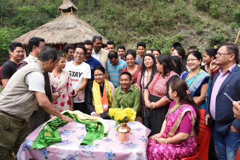 জন্ম মণিপুরে ও থাকেন দিল্লিতে, রাজু বিস্তাকে নিয়ে পাহাড়ের একাংশ ক্ষুব্ধ থাকলেও আপাতত জোরদার ভোটপ্রচারে ব্যস্ত বিজেপি প্রার্থী । 