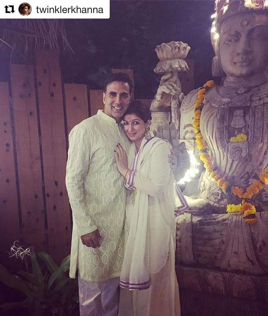 ♦ পিছিয়ে নেই বলিউডি তারকারাও ৷ এ দিন মহাদেবের একটি ছবির সামনে দাঁড়িয়ে ফোটো তুললেন বলিউড হিরো অক্ষয় কুমার ৷ ছবি: ইনস্টাগ্রাম ৷ ♦ পিছিয়ে নেই বলিউডি তারকারাও ৷ এ দিন মহাদেবের একটি ছবির সামনে দাঁড়িয়ে ফোটো তুললেন বলিউড হিরো অক্ষয় কুমার ৷ ছবি: ইনস্টাগ্রাম ৷