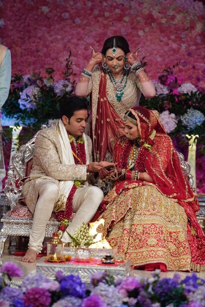 ♦ হাজির ছিল গোটা বলিউড ৷ সঙ্গে পরিবারের অন্যান্য সদস্যরা ৷ ছবি: নিউজ এইটিন ৷