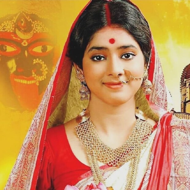 ♦ তবে গল্প এগোল ৷ রানির বয়স বাড়ল কাহিনি অনুযায়ী ৷ এলে বাধলো গোল ৷ রানির চরিত্রে অভিনয় করবে কে? খোঁজ শুরু বহল ৷ তবে দিতিপ্রিয়ার জনপ্রিয়তার কাছে সব কিছুই কেমন যেন ফিকে ৷ ছবি: ইনস্টাগ্রাম ৷