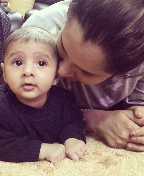 এভাবেই ২২ কেজি ওজন কমেছে তার ৷ সন্তান জন্মের সময় সানিয়ার ওজন ছিল ৮৯ কেজি ৷ আপাতত তা কমিয়ে তিনি করে ফেলেছেন ৬৭ কেজি ৷ ২০১৯ -এই কোর্টে ফিরবেন সানিয়া মির্জা ৷ যদিও কোন টুর্নামেট থেকে তিনি ফিরতে চলেছেন তা জানা যায়নি তিনি ৷ তবে সানিয়ার ওয়ার্কআউট দেখে মনে হচ্ছে খুব তাড়াতাড়িই তিনি ফিরতে চলেছেন টনিস ম্যাচে ৷ Photo Courtesy: Instagram   