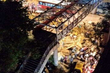 মুম্বই CST স্টেশনে ভেঙে পড়ল ওভারব্রিজ, দেখুন সেই মুহূর্তের ভয়াবহ ছবি