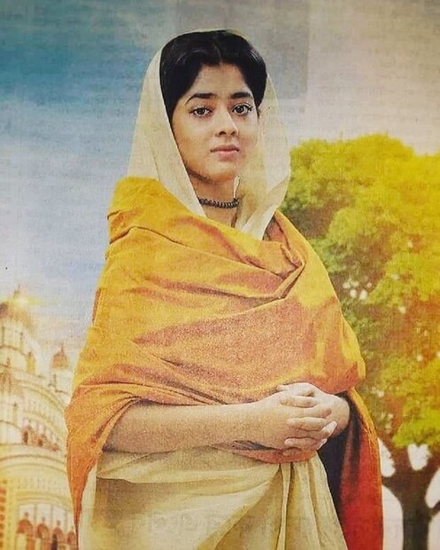 ♦ এবার গল্পের নিরিখে প্রয়াত হয়েছেন রানি রাসমণির স্বামী বাবু রাজচন্দ্র দাস ৷ বিধবার বেশ ধারণ করবেন রানি রাসমণি ৷ এ বার সেই লুকে সামনে এলেন দিতিপ্রিয়া রায় ৷ নিজের হোয়াটসঅ্যাপ স্টোরিতে ছবি পোস্ট করেছে অভিনেত্রী নিজেই ৷ ছবি: ইনস্টাগ্রাম ৷