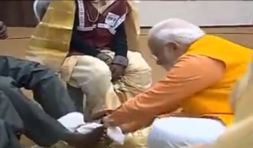 ♦ প্রধানমন্ত্রী হিসাবে পাওয়া নানা স্মারক নিলামে তুলে ৩ কোটি ৪০ লক্ষ টাকা আবারও নমামি গঙ্গা প্রকল্পে দান করা হয় ৷ কয়েকদিন আগে দক্ষিণ কোরিয়া তাঁকে সিওল শান্তি পুরস্কার দেয়৷ পুরস্কার বাবদ পাওয়া ১ কোটি ৩ লক্ষ টাকা নমামি গঙ্গা মিশনে দান করেন ৷ 