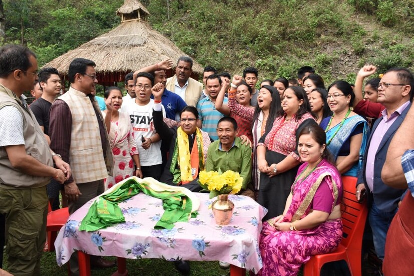  বিস্তার বিরুদ্ধে লড়বেন তৃণমূল প্রার্থী অমর সিং রাই, গোর্খা নেতা ও বিধায়ক । 