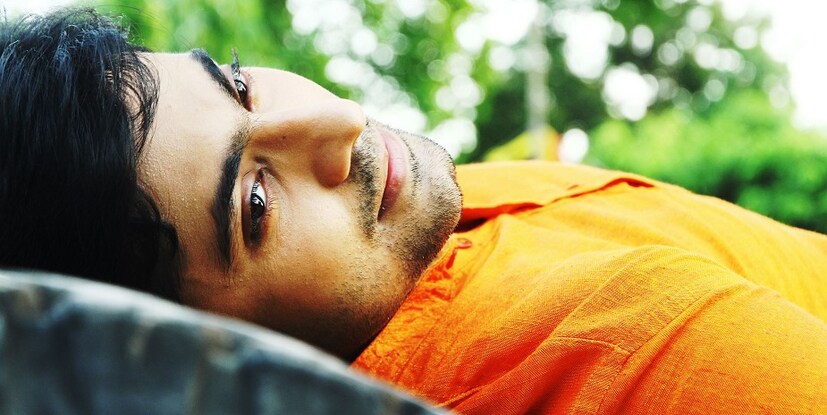  ♦ তোমার মার বিরুদ্ধে গিয়ে অভিনয় করেছি। তোমরা ভয় পেতে।। পরে তুমি নীরব এ রাত এ মা ক বলতে ছেলে ফেরে নি। কখন শেষ শুট ওর। একটা ফন করো। সেই ফোন টা আসে না আর। তবে তোমার ফোন নম্বর টা আজ আমি ব্যবহার করি। কখনো কখনো তোমার নম্বর দিয়ে নিজের ফোনে এ করি। তোমার নাম টা আসে। বেশ ভালো লাগে। তোমার প্রিয় সব চ্যানেলে এই কাজ করা হয়েগেছে। যেটা তুমি চেয়েছিলে। আর একটা উদ্ভুত ঘটনা। তোমায় তো সবটাই বলতাম। 