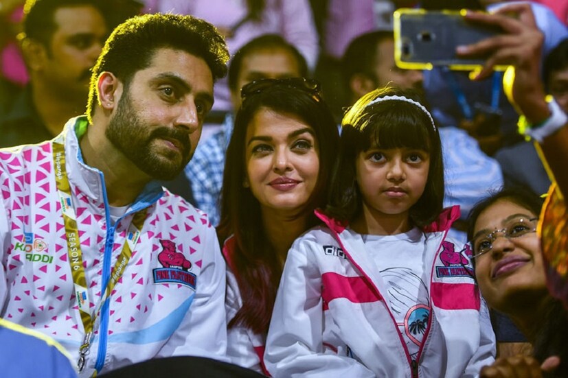 কাবাডি খেলা দেখতে গিয়েছিলেন অভিষেক, অ্যাশ ও তাঁদের মেয়ে আরাধ্যা। সেখানেই একজন ফ্যান তুলে নিলেন ছবি।