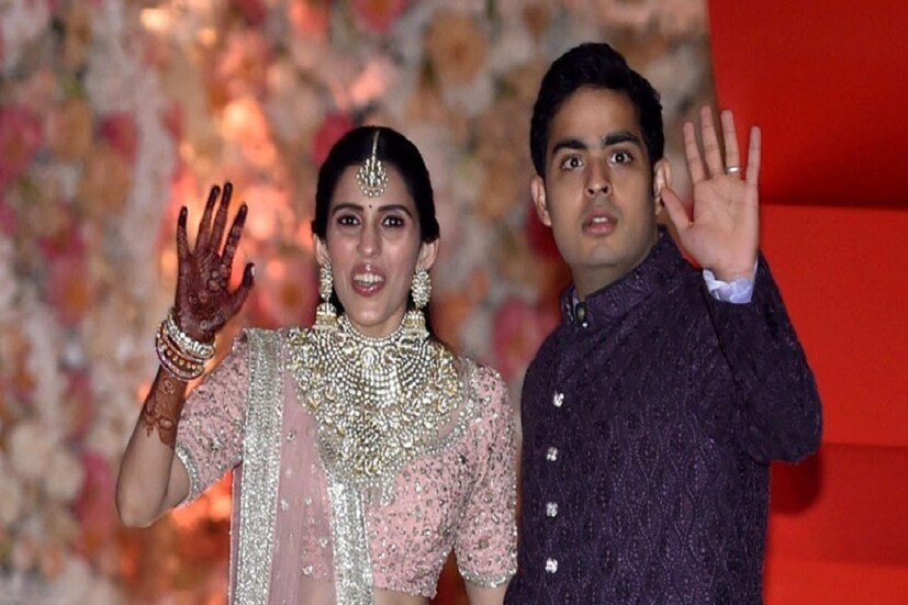 মুকেশ আম্বানির ছেলে আকাশের সঙ্গে চার হাত এক হল হিরে ব্যবসায়ী রাসেল মেহতা এবং মোনা মেহতার ছোট মেয়ে শ্লোকার ৷