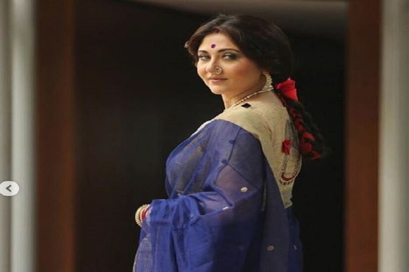 স্বস্তিকা মুখার্জী মানেই নতুন কিছু। দেখুন তাঁর নতুন স্টাইলের কিছু ছবি। photo source collected
