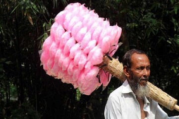 শৈশবের সেই মানুষগুলো আজ আর আসে না, কোথায় হারিয়ে গেল সেই শৈশব...