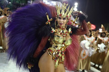 Brazil Carnival 2019 : অল্প পোশাক, রঙিন সাজ, জমজমাট ব্রাজিল কার্নিভ্যাল