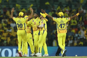 IPL2019: মেয়ে জিভাকে সঙ্গে নিয়ে মাঠে সাক্ষী, দেখুন CSKvsRCB ম্যাচের নানা মুহূর্ত...