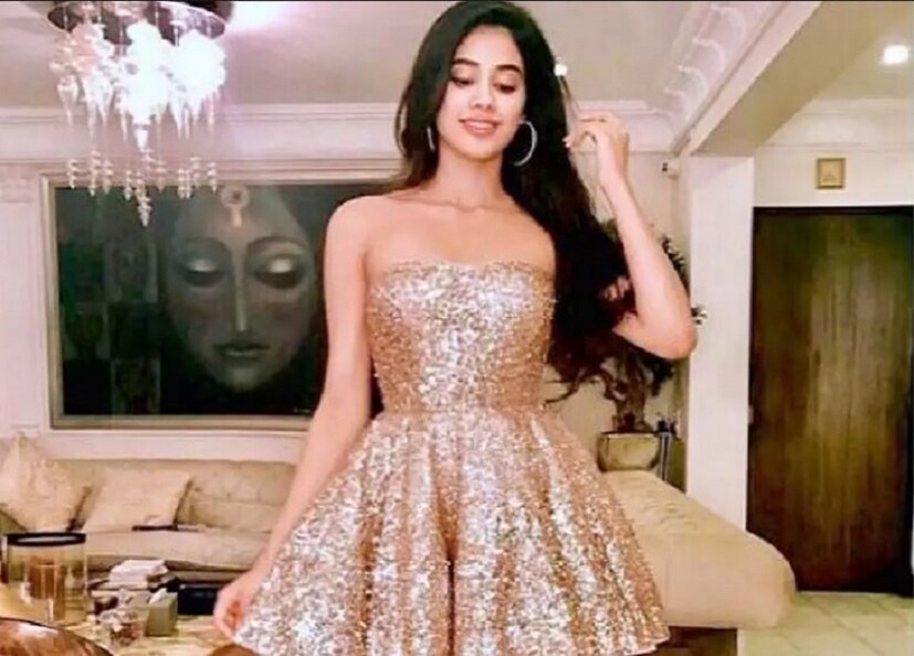 এবার তাঁর সামনে বড় চ্যালেঞ্জ, তাঁর গাইডিং ফোর্স তাঁর মা অদৃশ্য থেকে নিশ্চিত ভাবে চালনা করছেন ৷ যে মন্ত্রে তিনি বড় হয়েছেন সেটা নিয়ে বলিউডে কামালের লক্ষ্যে আরও এগোবেন শ্রীদেবী কন্যা ৷ ২২- র তন্বীর জন্মদিনে নিশ্চয় এটাই রেজোলিউশন ৷ Photo Courtesy - Instagram 
