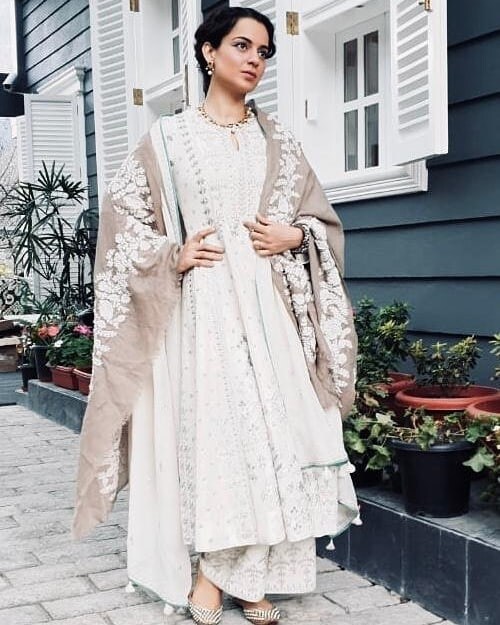 • করণ জোহর ও নেপোটিজম: ‘‘আমার বায়োপিকে, যদি কখনও সেটা তৈরি হয়, আমি সেখানে এই স্টিরিওস্টাইপিক বলিউডেটাকে তুলে আনব ৷ দেখাব একজন ইন্ডাস্ট্রির বাইরে থেকে এলে কী করে তাঁরা তাঁকে দূরে ফেলে দেয় ৷ কী করে নেপোটিজমের ঝান্ডা উড়িয়ে দেয় ৷ তোমার মতো একজন শত্রু আমার বায়োপিকে থাকলে খুবই ভাল হবে ৷ আমি তোমার জন্যই আমার জীবনের গতি পেয়েছি ৷ যদি আমাকে বাদ দিয়ে তুমি আমার মজা না ওড়াতে, তাহলে আমি এখানে পৌঁছতাম না করণ ৷ তুমি আমার ইংরাজি নিয়েও মজা উড়িয়েছিলে ৷’’ • করণ জোহর ও নেপোটিজম: ‘‘আমার বায়োপিকে, যদি কখনও সেটা তৈরি হয়, আমি সেখানে এই স্টিরিওস্টাইপিক বলিউডেটাকে তুলে আনব ৷ দেখাব একজন ইন্ডাস্ট্রির বাইরে থেকে এলে কী করে তাঁরা তাঁকে দূরে ফেলে দেয় ৷ কী করে নেপোটিজমের ঝান্ডা উড়িয়ে দেয় ৷ তোমার মতো একজন শত্রু আমার বায়োপিকে থাকলে খুবই ভাল হবে ৷ আমি তোমার জন্যই আমার জীবনের গতি পেয়েছি ৷ যদি আমাকে বাদ দিয়ে তুমি আমার মজা না ওড়াতে, তাহলে আমি এখানে পৌঁছতাম না করণ ৷ তুমি আমার ইংরাজি নিয়েও মজা উড়িয়েছিলে ৷’’
