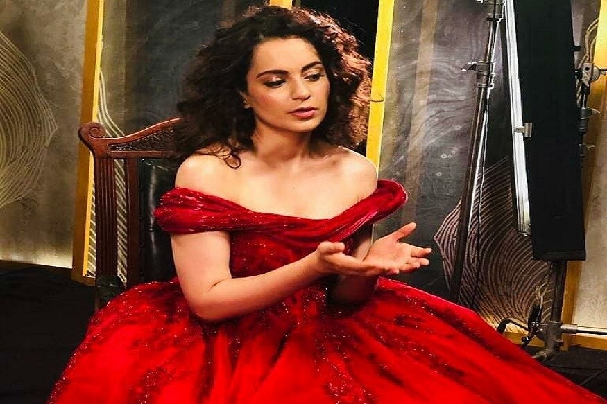 • এই মুহূর্তে তিনিই বলিউডের সর্বোচ্চ বেতনভুক নায়িকা ৷ একের পর এক দূর্দান্ত সব অভিনয়ে চমকে দিচ্ছেন ৩২ বছরের এই নায়িকা ৷ • এই মুহূর্তে তিনিই বলিউডের সর্বোচ্চ বেতনভুক নায়িকা ৷ একের পর এক দূর্দান্ত সব অভিনয়ে চমকে দিচ্ছেন ৩২ বছরের এই নায়িকা ৷