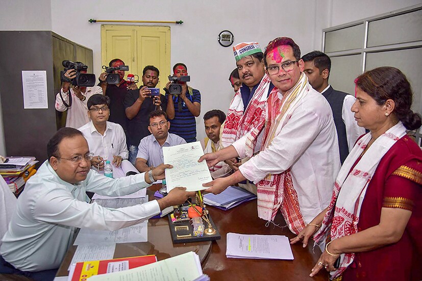 মনোনয়ন পত্র জমা দিলেন কালিয়াবরের কংগ্রেস লোকসভা প্রার্থী গৌরব গগৈ  (Image: PTI)  