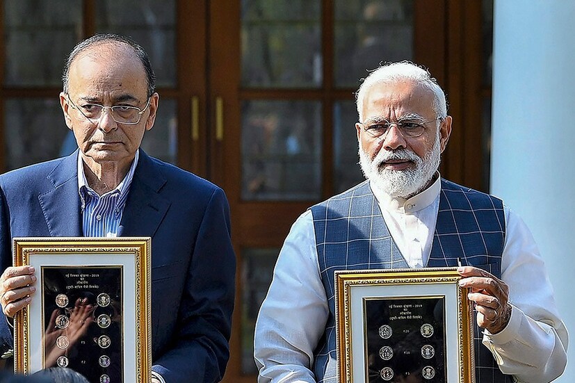 দৃষ্টিহীনদের জন্য বিশেষ কয়েন নিয়ে এল কেন্দ্রীয় সরকার। (Image: PTI)