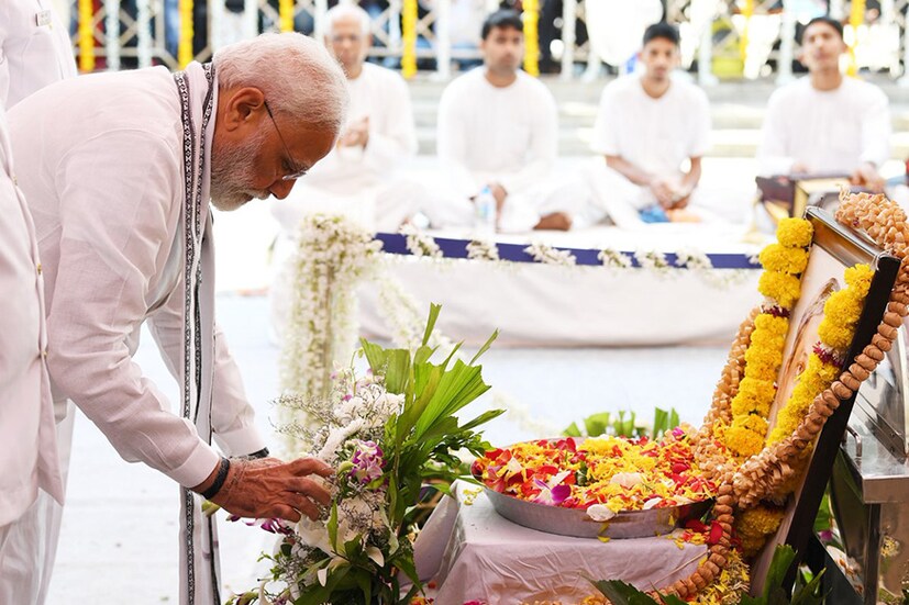১৯৮৮-তে যোগ দেন বিজেপিতে। ১৯৯৪ সালে পানাজি কেন্দ্র থেকে বিধায়ক হন তিনি। (Image: Twitter/Narendra Modi)