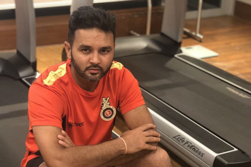 জিম সেশনে ব্যাস্ত আরসিবি-র পার্থিব প্যাটেল ৷  (@RCBTweets)