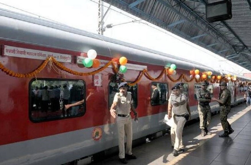 রাজধানী এক্সপ্রেস আগে দিল্লি যেতে সময় নিত ১৯ ঘন্টা ৷ এখন সেটা কমে হয়ে যেতে চলেছে ১৮ ঘন্টারও কম ৷ Photo- File রাজধানী এক্সপ্রেস আগে দিল্লি যেতে সময় নিত ১৯ ঘন্টা ৷ এখন সেটা কমে হয়ে যেতে চলেছে ১৮ ঘন্টারও কম ৷ Photo- File