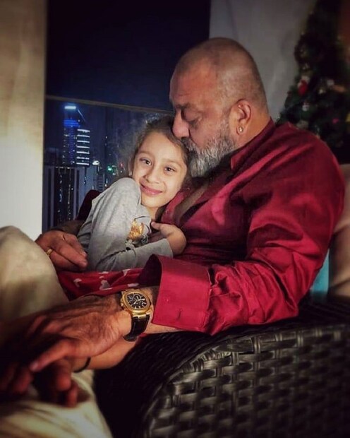 সঞ্জয় দত্ত মেয়ের সঙ্গে ছবি পোস্ট করলেন জাতীয় কন্যা দিবসে। photo source collected